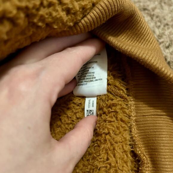 American Eagle Sherpa Teddy Pullover size Medium - Picture 5 of 10